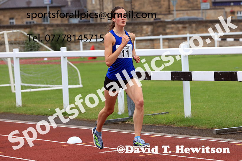 Girls 1500 metres, 2025 Northumberland Schools Track and Fields, Wentworth, Hexham. Photo: David T. Hewitson/Sports for All Pics